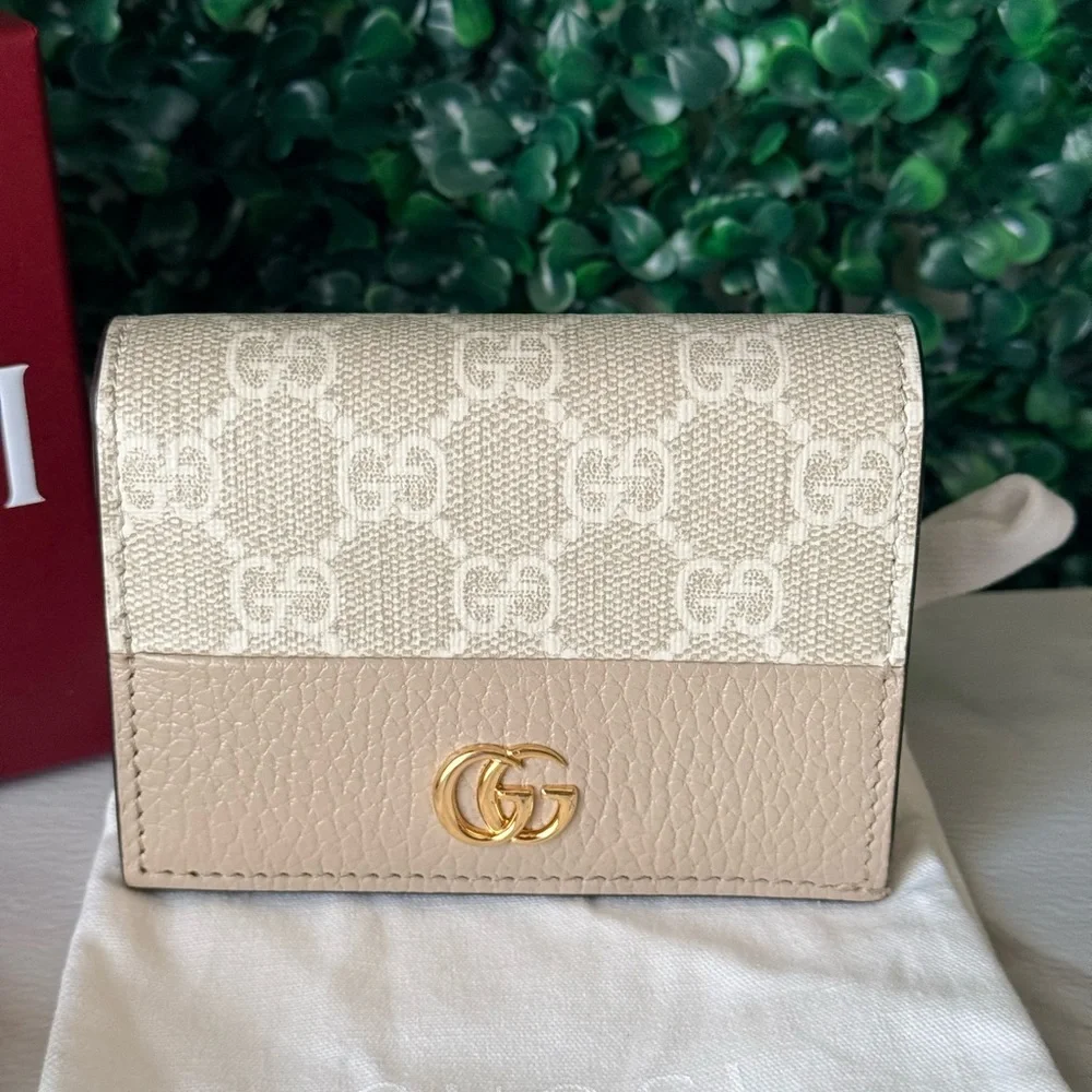 Gucci Beige and Cream Ophidia Card Wallet